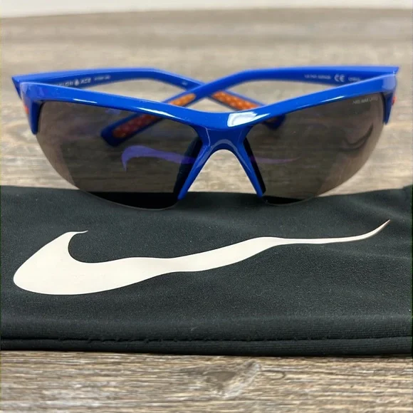 SOLD IN STORE Nike Skylon Ace EV0891 Men’s Sunglasses and Cleaning Pouch - Picture 2 of 9